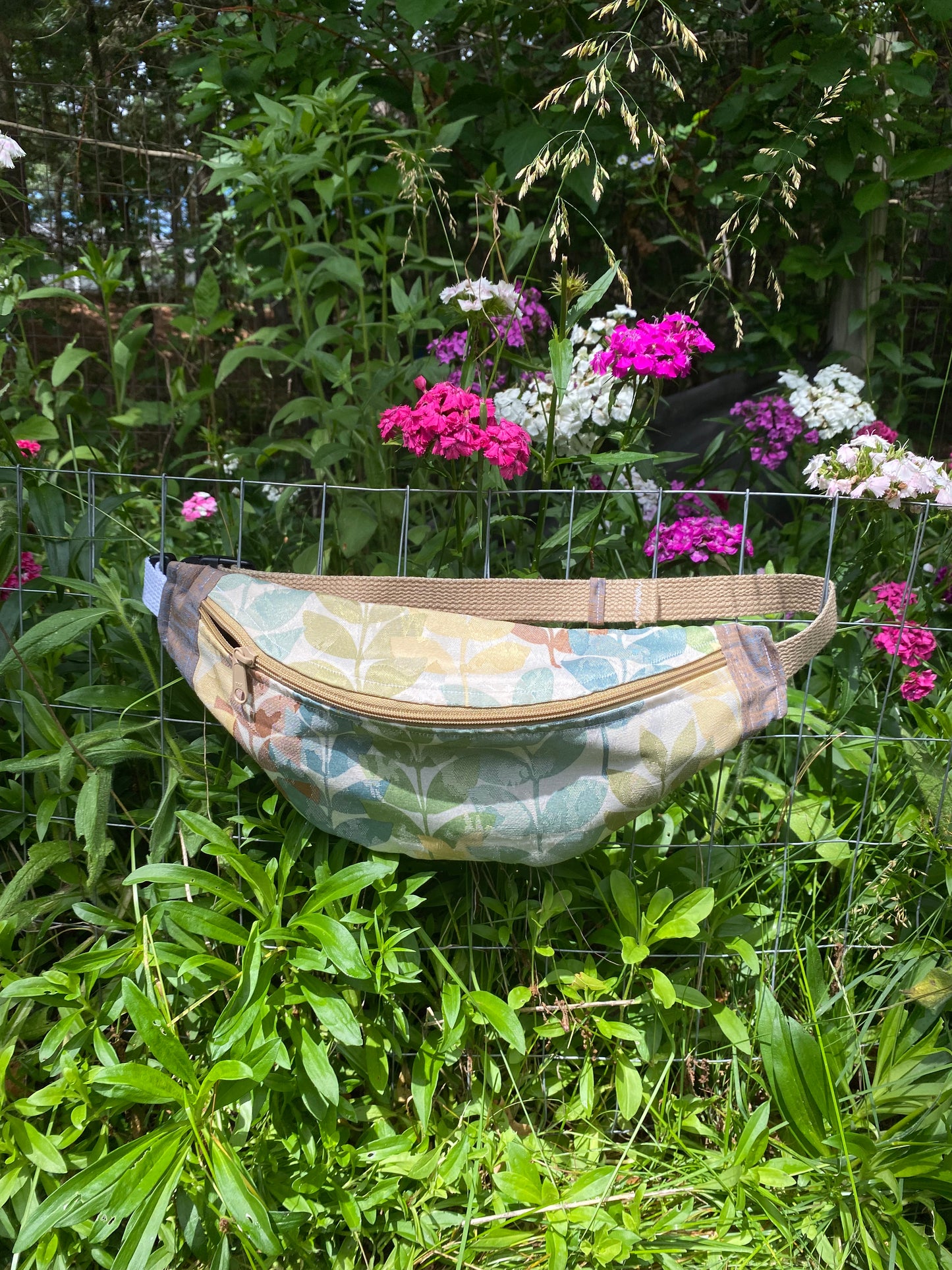 Garden foliage fannypack